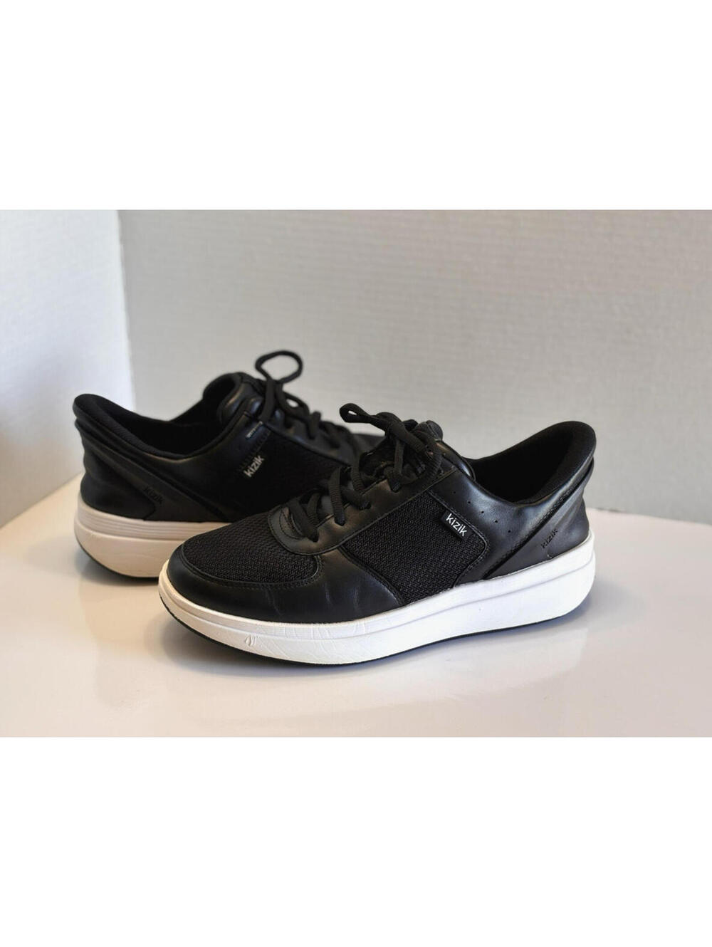Kizik Brisbane Hands Free Athletic Sneakers Womens 8.5 Wide Black Leather & Mesh